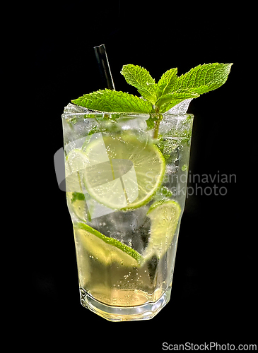 Image of glass of mojito cocktail