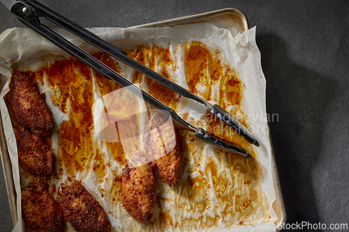 Image of closeup of baked crispy chicken wings
