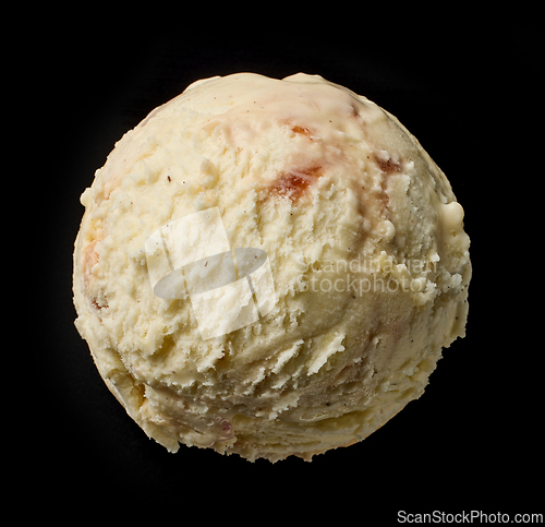 Image of white chocolat and strawberry ice cream