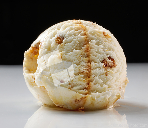 Image of maple syrup and walnut ice cream