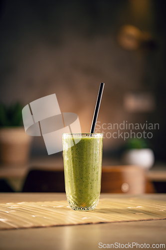 Image of Green smoothie standing on bamboo mat