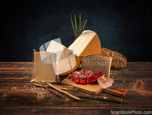 Image of Variety of dutch cheese with meat
