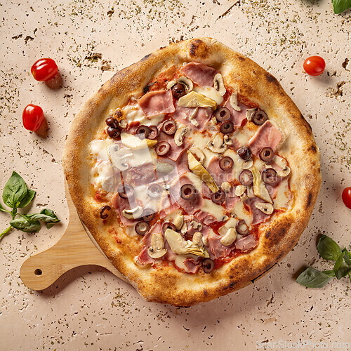 Image of Freshly baked pizza