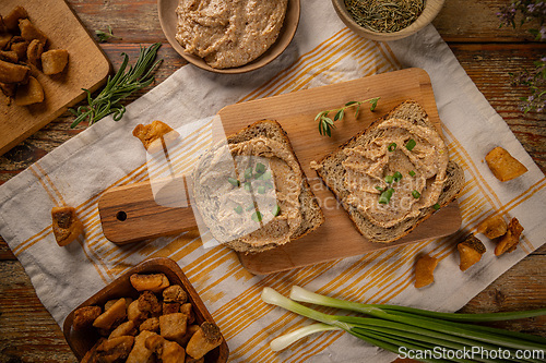 Image of Crackling spread is served on multigrain bread