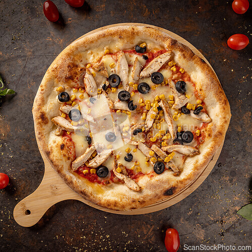Image of Freshly baked chicken pizza