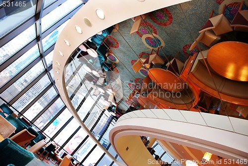 Image of restaurant with mirror ceiling