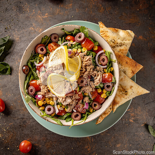 Image of Tuna salad with rocket, tomatoes