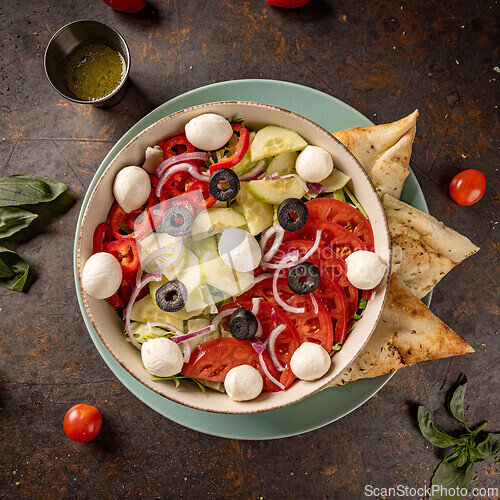 Image of Salad with tomatoes
