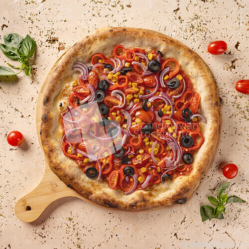 Image of Freshly baked vegetarian pizza