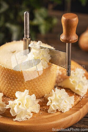 Image of Cutting tete de moine cheese