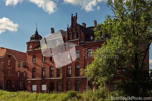 Image of An old, ruined brick tenement house