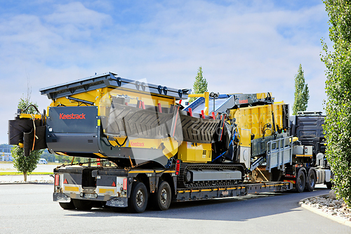 Image of Oversize Load Transport of Keestrack C6 Screener 