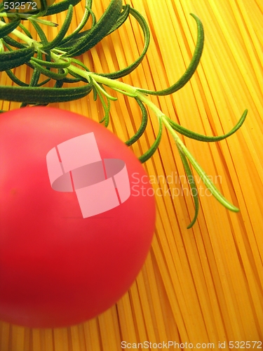 Image of spaghetti, tomato and rosemary - detail