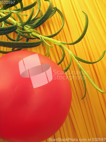 Image of spaghetti, tomato and rosemary - detail