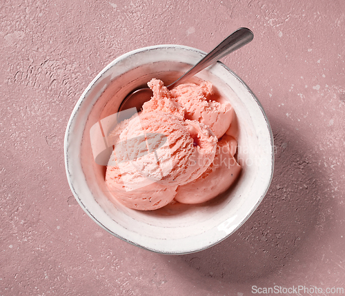 Image of bowl of vanilla ice cream