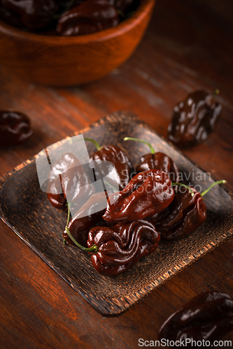 Image of Chocolate habanero peppers r