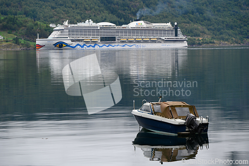 Image of Et cruiseskip i Sognefjorden