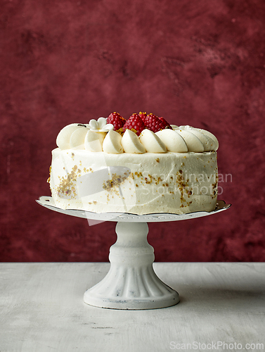Image of beautiful birthday cake