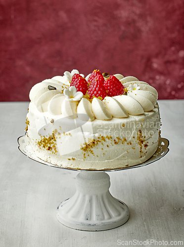 Image of beautiful birthday cake