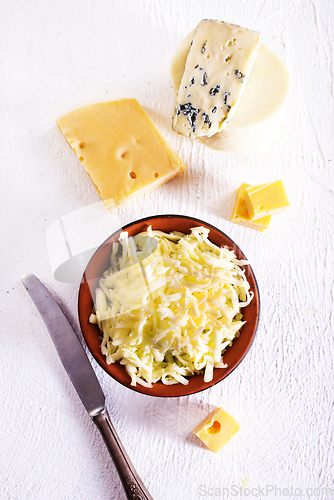 Image of Shredded mozzarella and red cheddar cheese in bowl