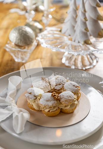 Image of Cream puffs arranged in flower shape