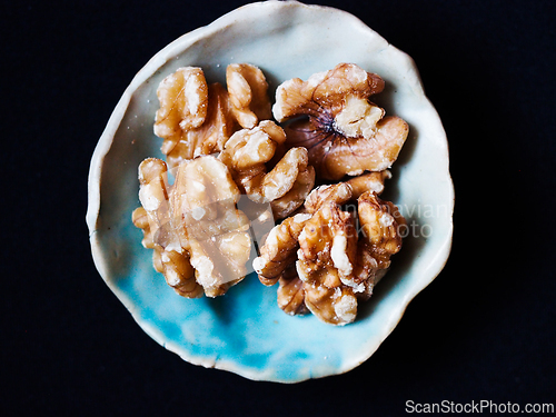 Image of Walnuts in a small bowl