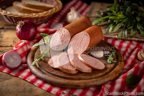 Image of Sliced cold cuts with red onions