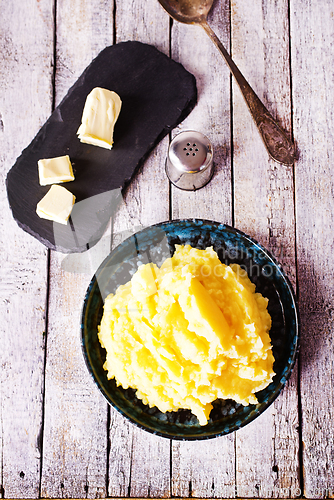 Image of Bowl of tasty mashed potatoes with butter