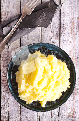 Image of Bowl of tasty mashed potatoes with butter