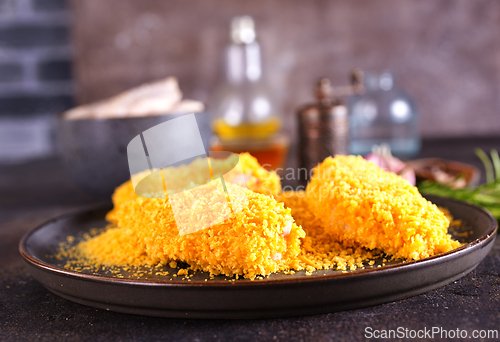 Image of chicken wings with panko in a gray ceramic bowl on a rustic table ready to cooking