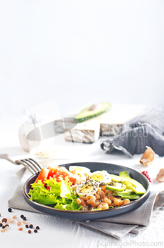Image of Rice bowl with shrimps and avocado