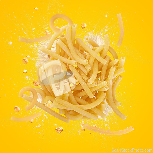 Image of Maccheroni lisci pasta exploding