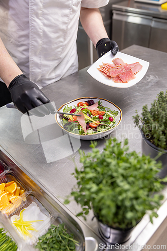 Image of Chef preparing a healthy salad
