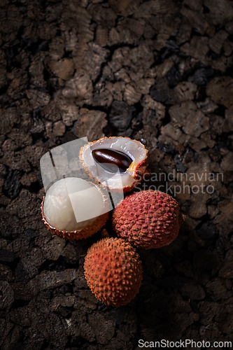 Image of Fresh lychees showing white flesh