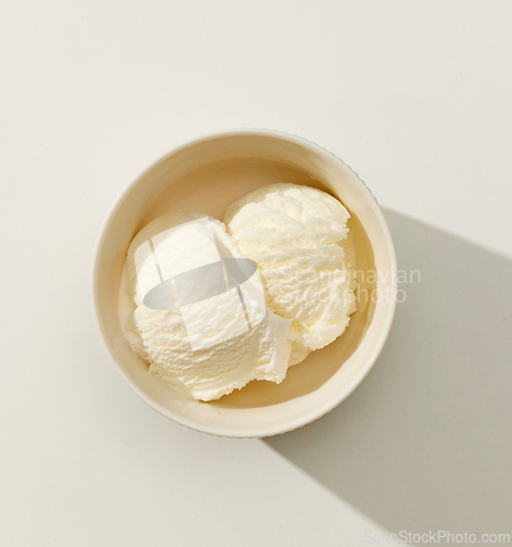 Image of bowl of vanilla ice cream