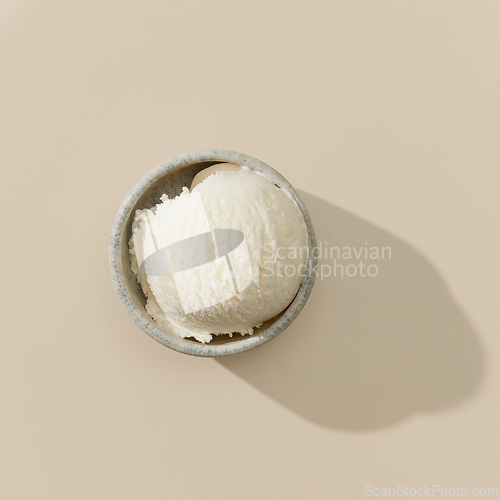 Image of bowl of vanilla ice cream
