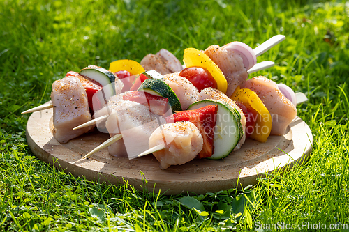 Image of raw chicken and vegetable skewers