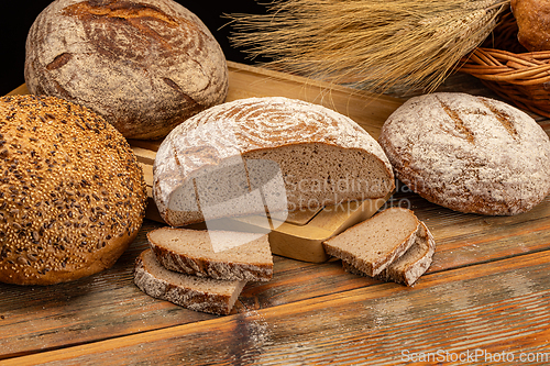 Image of Different kinds of bread
