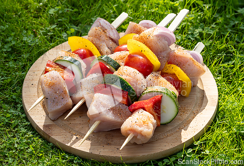 Image of raw chicken and vegetable skewers