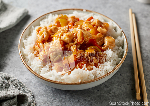 Image of bowl of boiled rice with chicken sweet and sour sauce