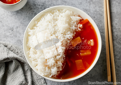 Image of bowl of boiled rice with sweet and sour vegetable sauce