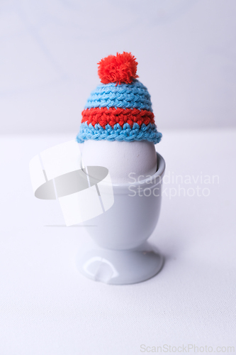 Image of Egg wth a red and blue hat