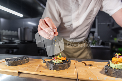 Image of Chef sprinkling spices