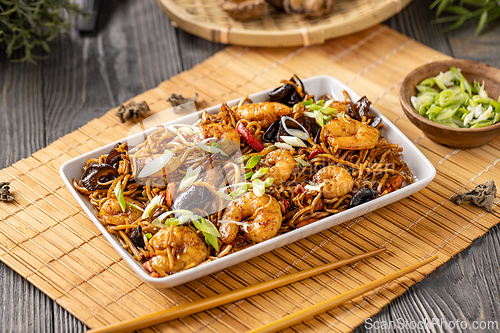 Image of Shrimp and vegetable noodles