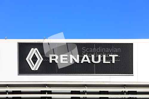Image of Renault Logo and Blue Sky