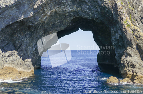 Image of rock gate at the Bay of Islands
