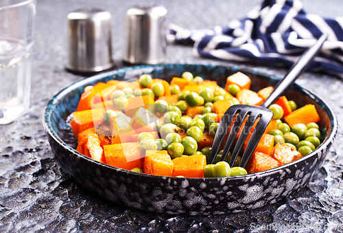 Image of fried pumpkin with green peas in bowl