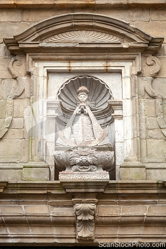 Image of Religious statue on a house in Santiago de Compostela