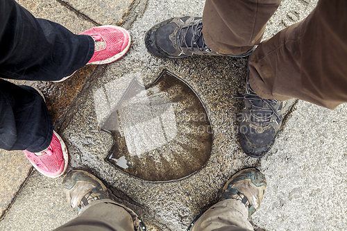 Image of Santiago's shell on the pavement