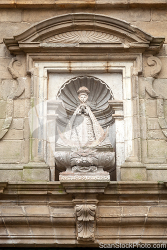 Image of Religious statue on a house in Santiago de Compostela